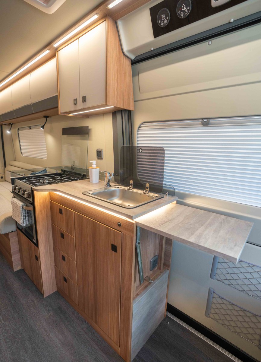 Autotrail V-Line 635 SE 140BHP Auto