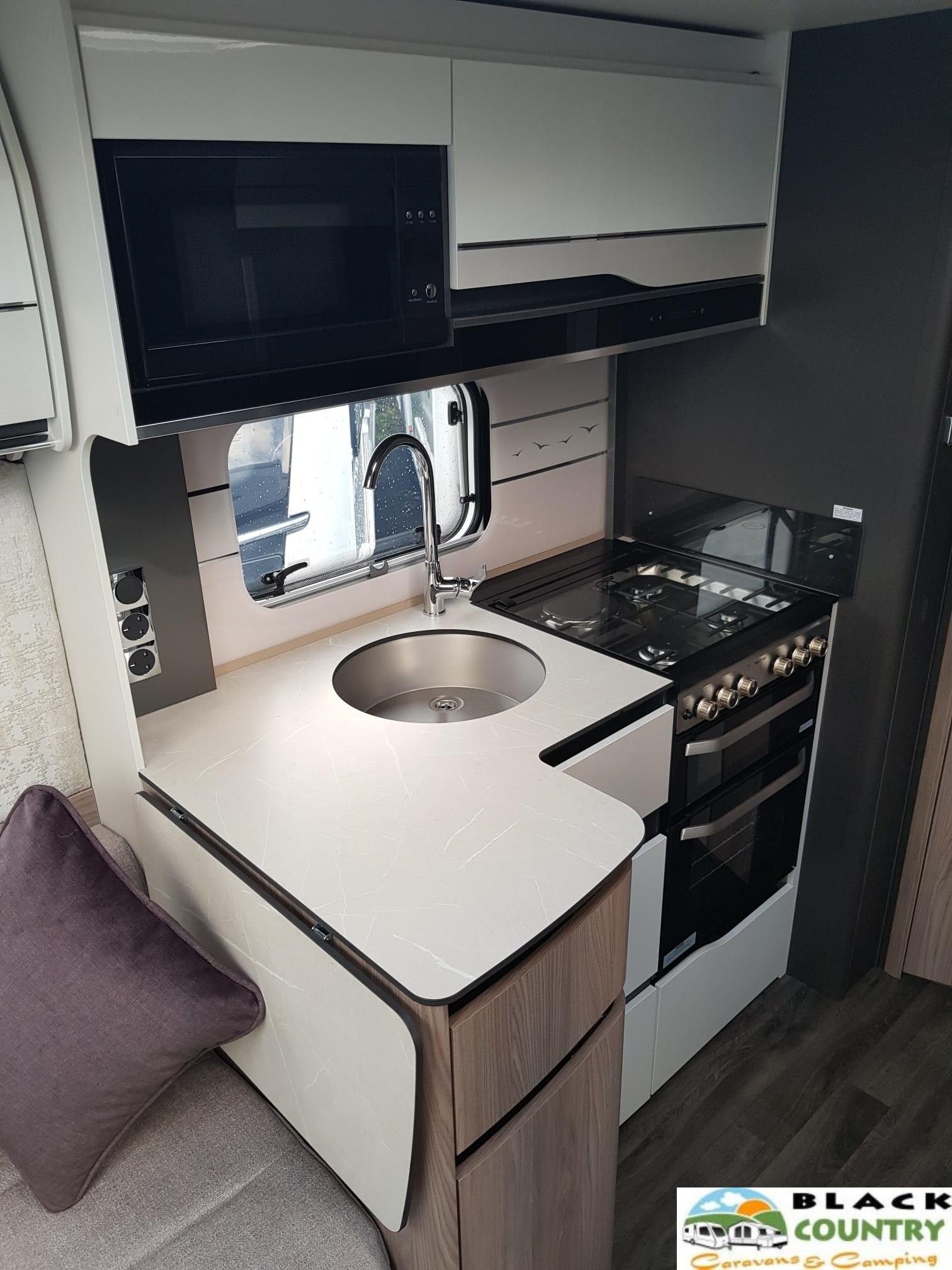 2000 Bailey Elegance 850 Grande 4 Berth Transverse Island Bed