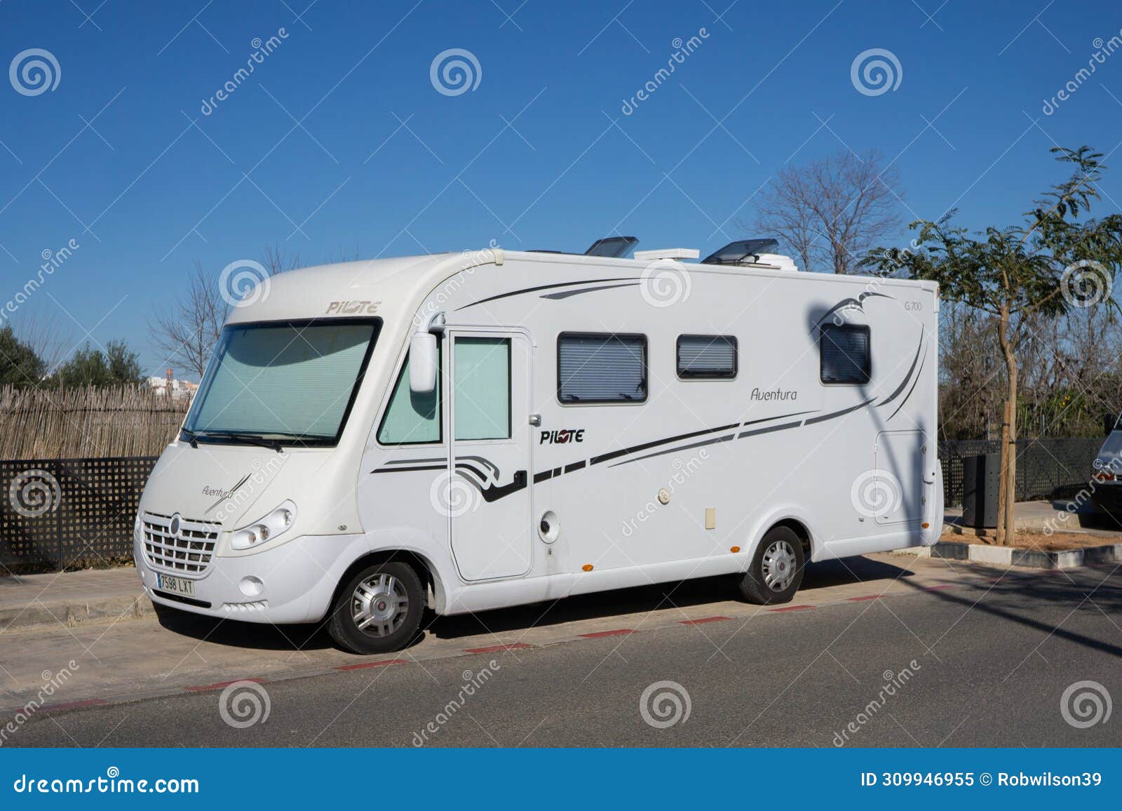 2022 Pilote Aventura 3-Berth Island Bed Motorhome