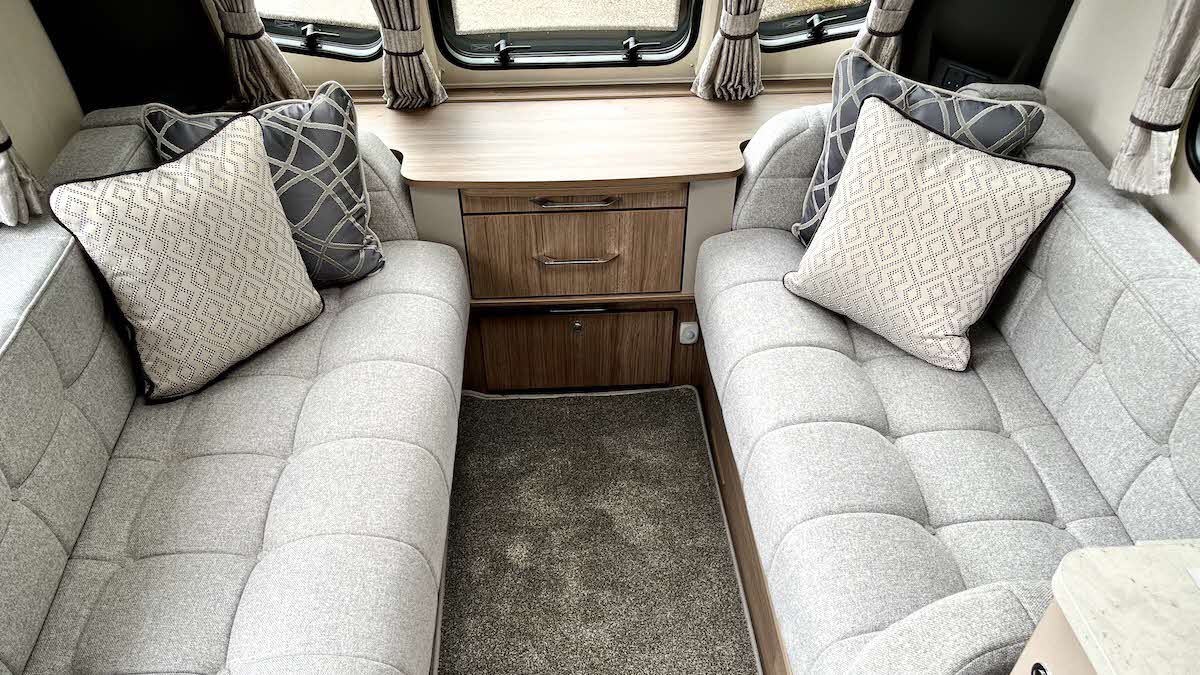 2027 Coachman Acadia 545 Penshurst Premier Plus Sussex Special Edition - LAST ONE, DEMONSTRATOR DISCOUNT, AVAILABLE NOW!
