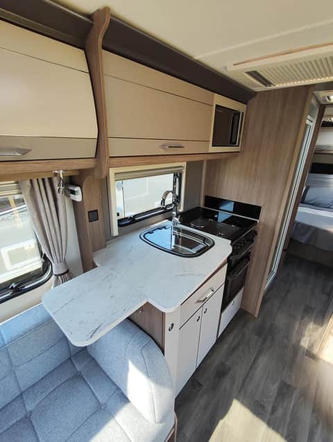 2027 Coachman Acadia 545 Penshurst Premier Plus Sussex Special Edition - LAST ONE, DEMONSTRATOR DISCOUNT, AVAILABLE NOW!