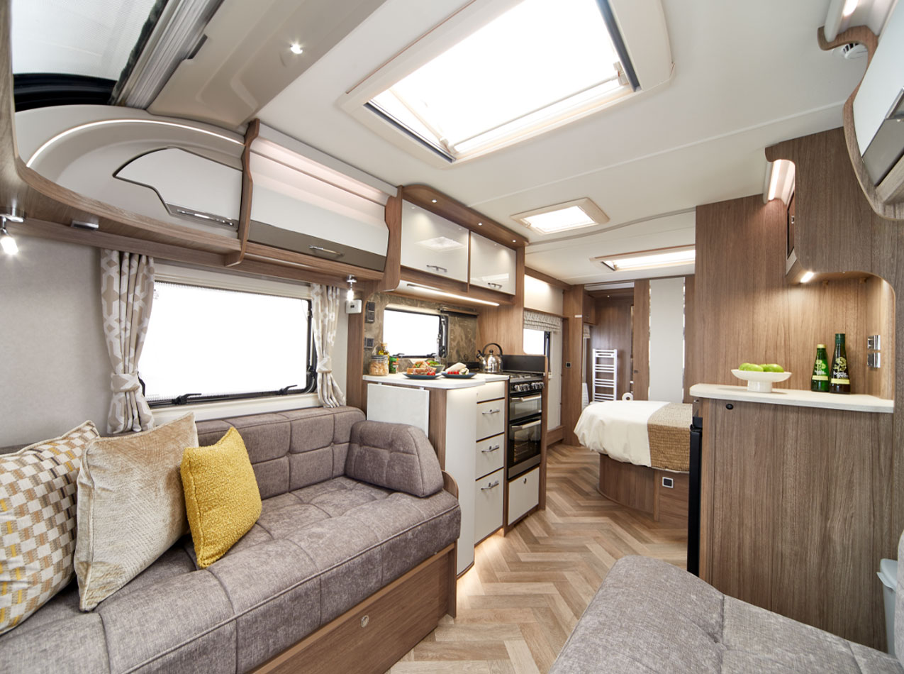 2018 Coachman VIP 650 - 4-Berth Caravan with Rear Island Bed