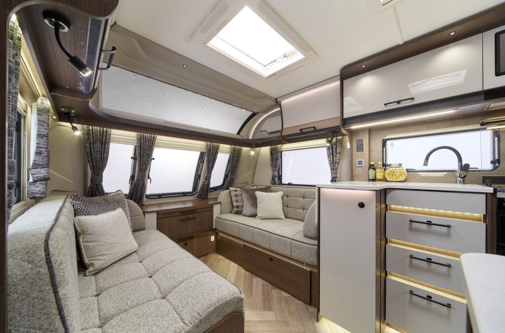 Coachman Laser Xtra 875