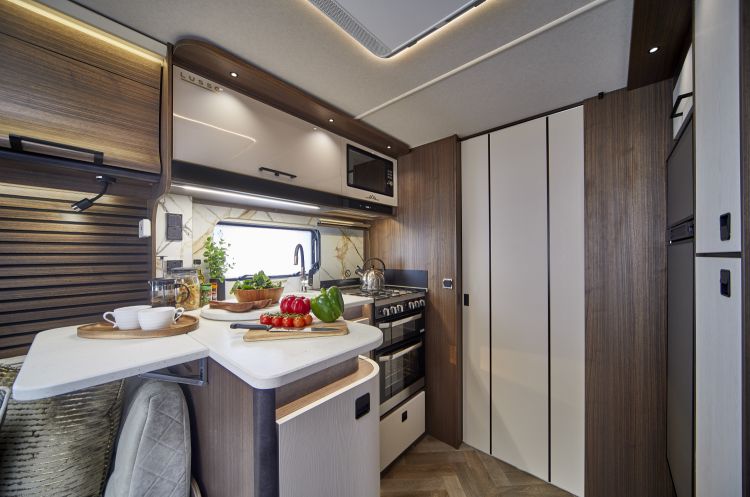 2021 Coachman Lusso 4 Twin Axle 8ft Wide Island Bed Caravan
