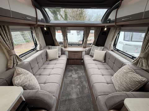 2025 Coachman VIP 520 Used 3 Berth Caravan with Transverse Island Bed