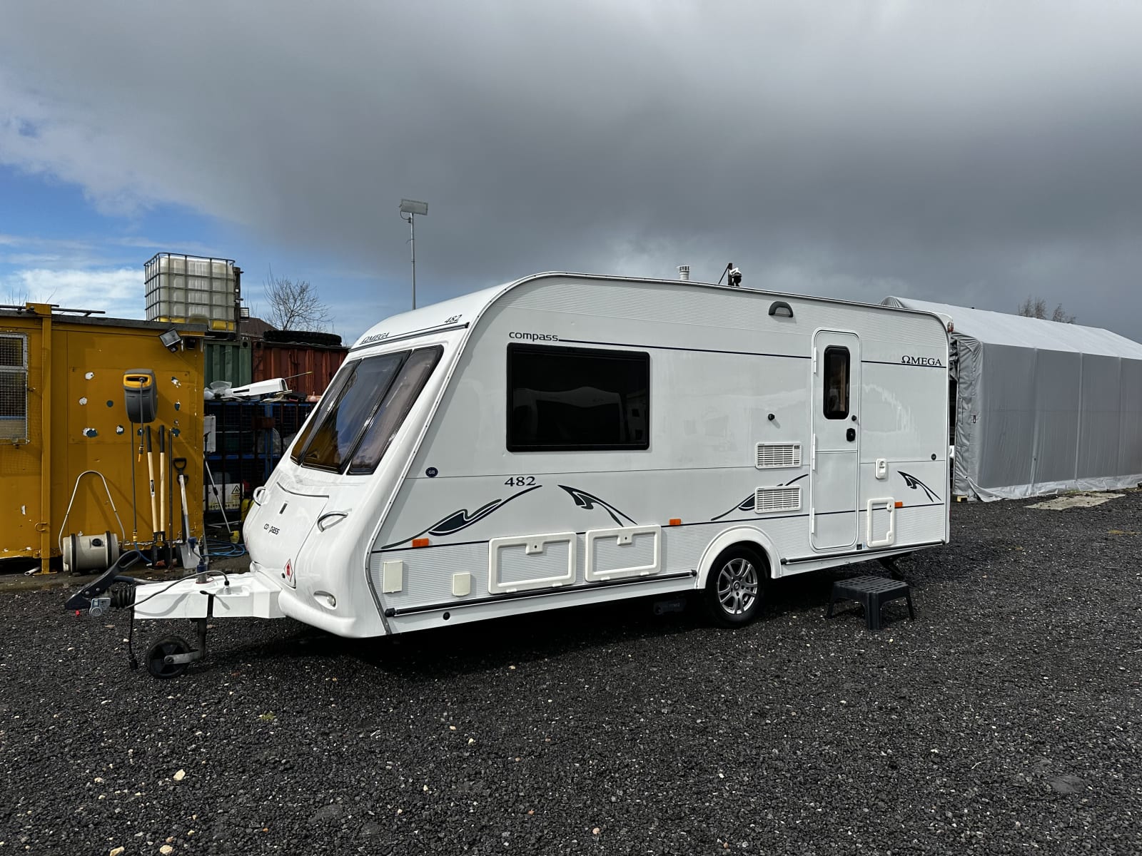 2012 Compass Vantage 462 2-Berth Caravan with Motor Mover
