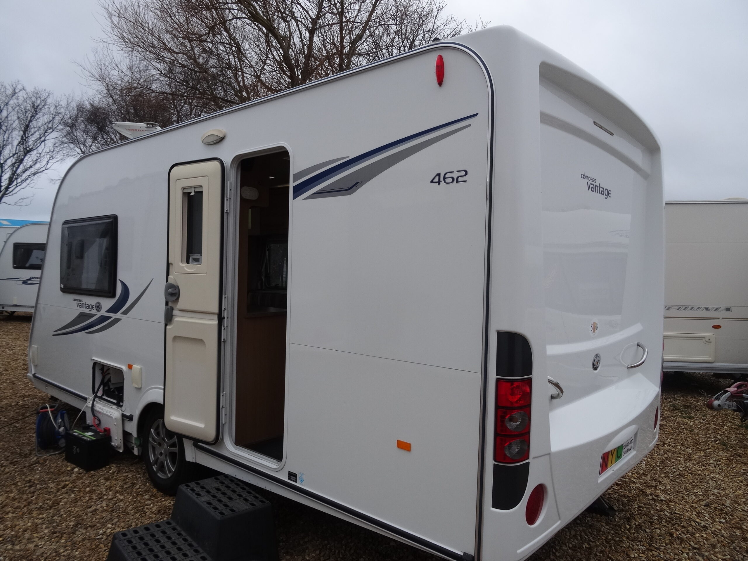 2012 Compass Vantage 462 2-Berth Caravan with Motor Mover