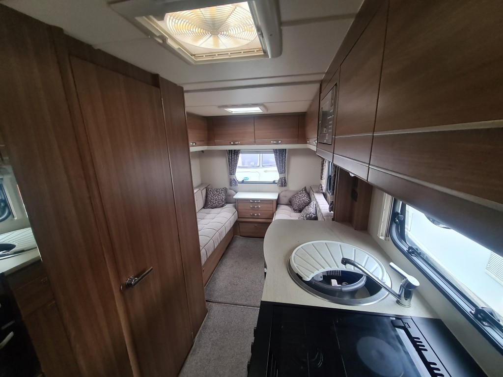 2016 Compass Corona 554
