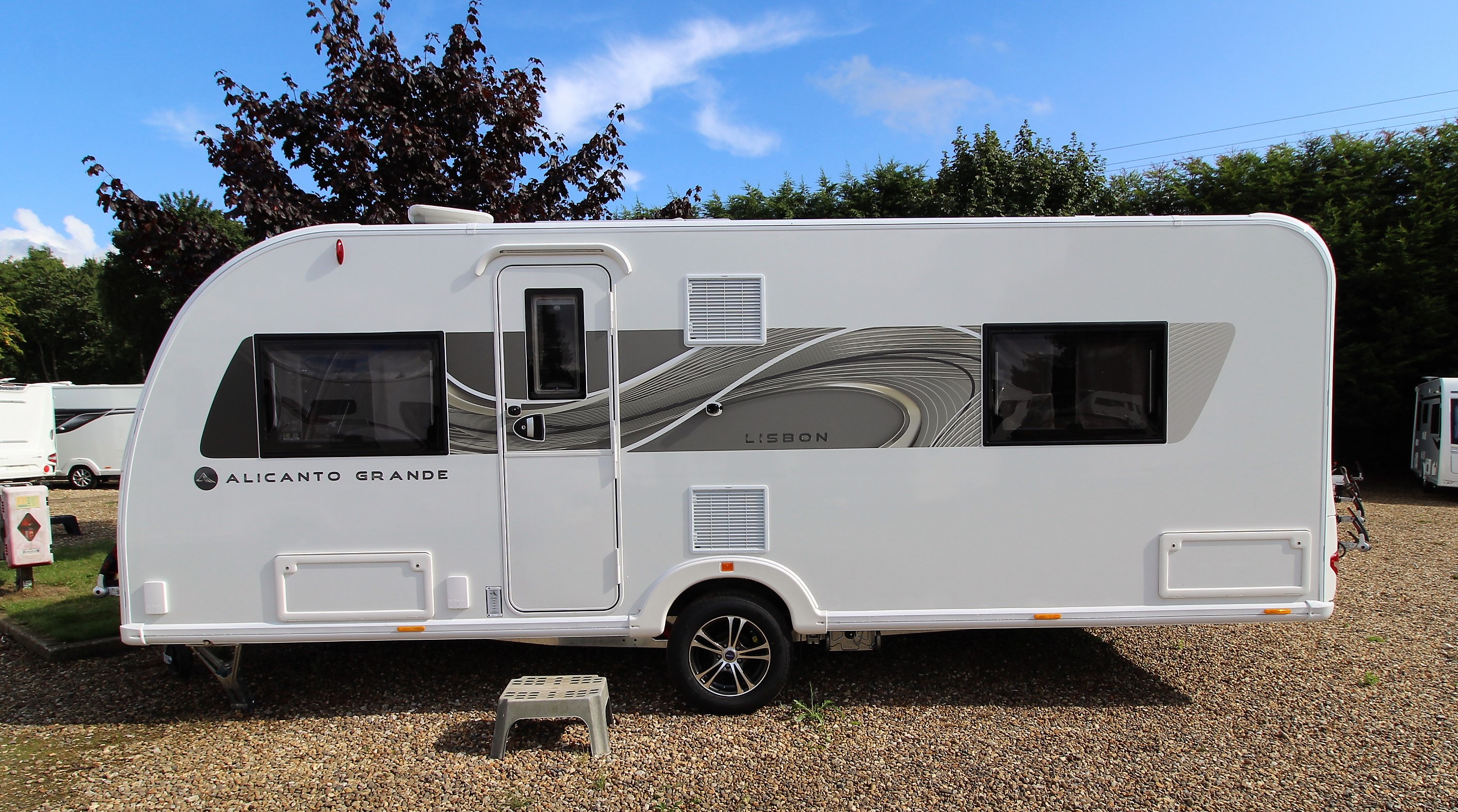 2023 Bailey Alicanto Grande Evora - 4-Berth Twin-Axle with Transverse Island Bed