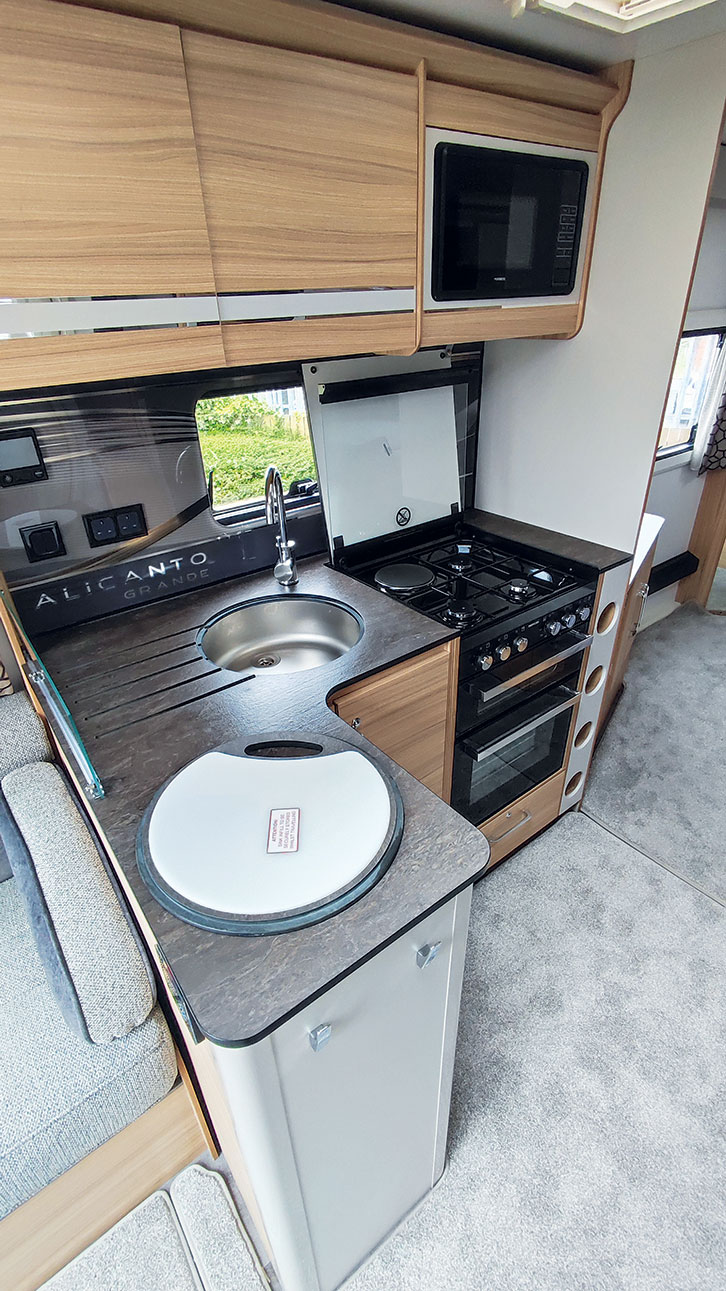 2025 Bailey Alicanto Deluxe Porto New 4-Berth Caravan