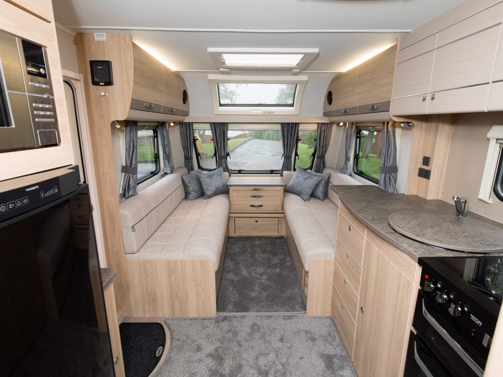 Elddis Avante Riva 860