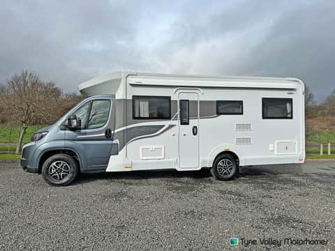 Elddis Signature 196