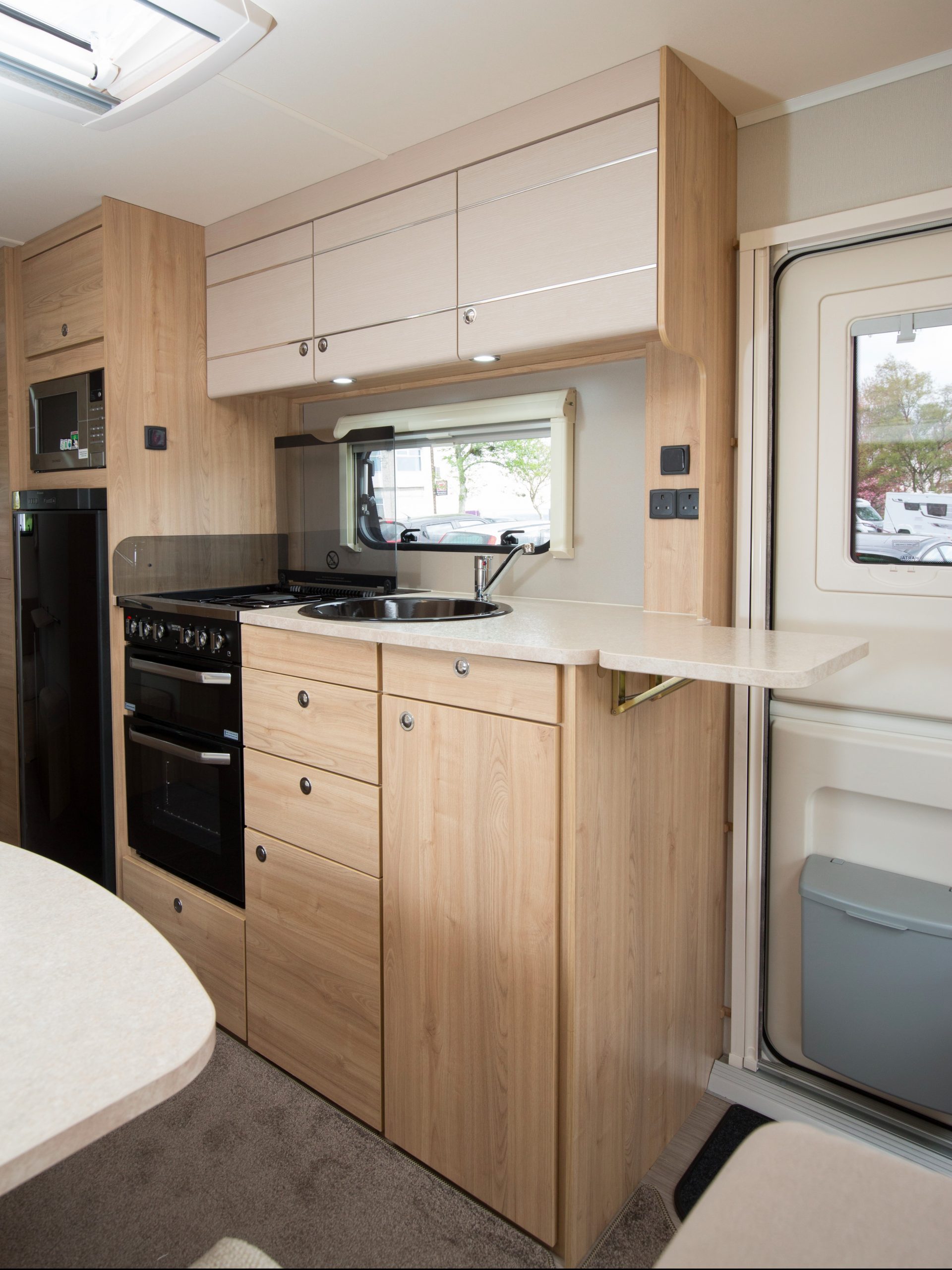 2022 Elddis Avante 2 Berth Caravan with Fixed French Bed