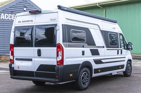 Adria Twin Supreme 640 SGX 140BHP Auto