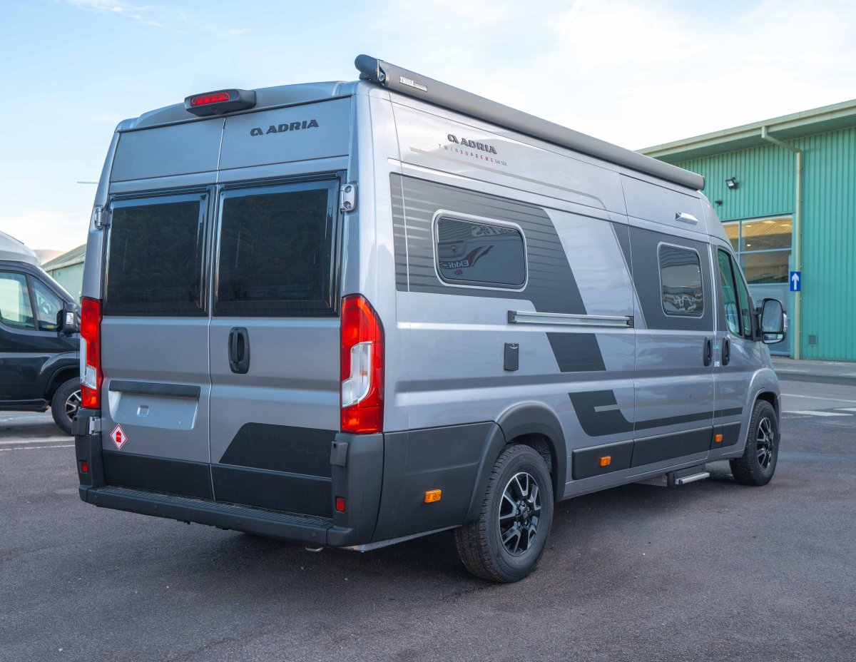 Adria Twin Supreme 640 SGX 140BHP Auto