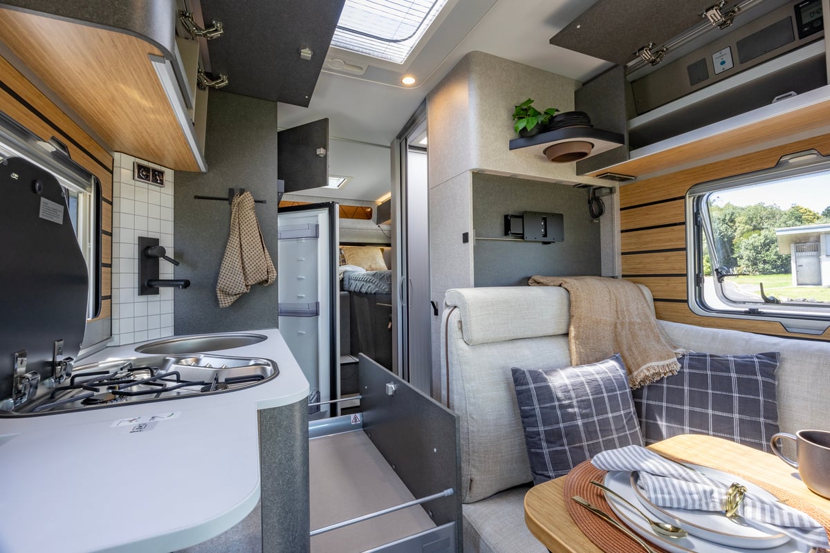 Hymer T-Class S 695