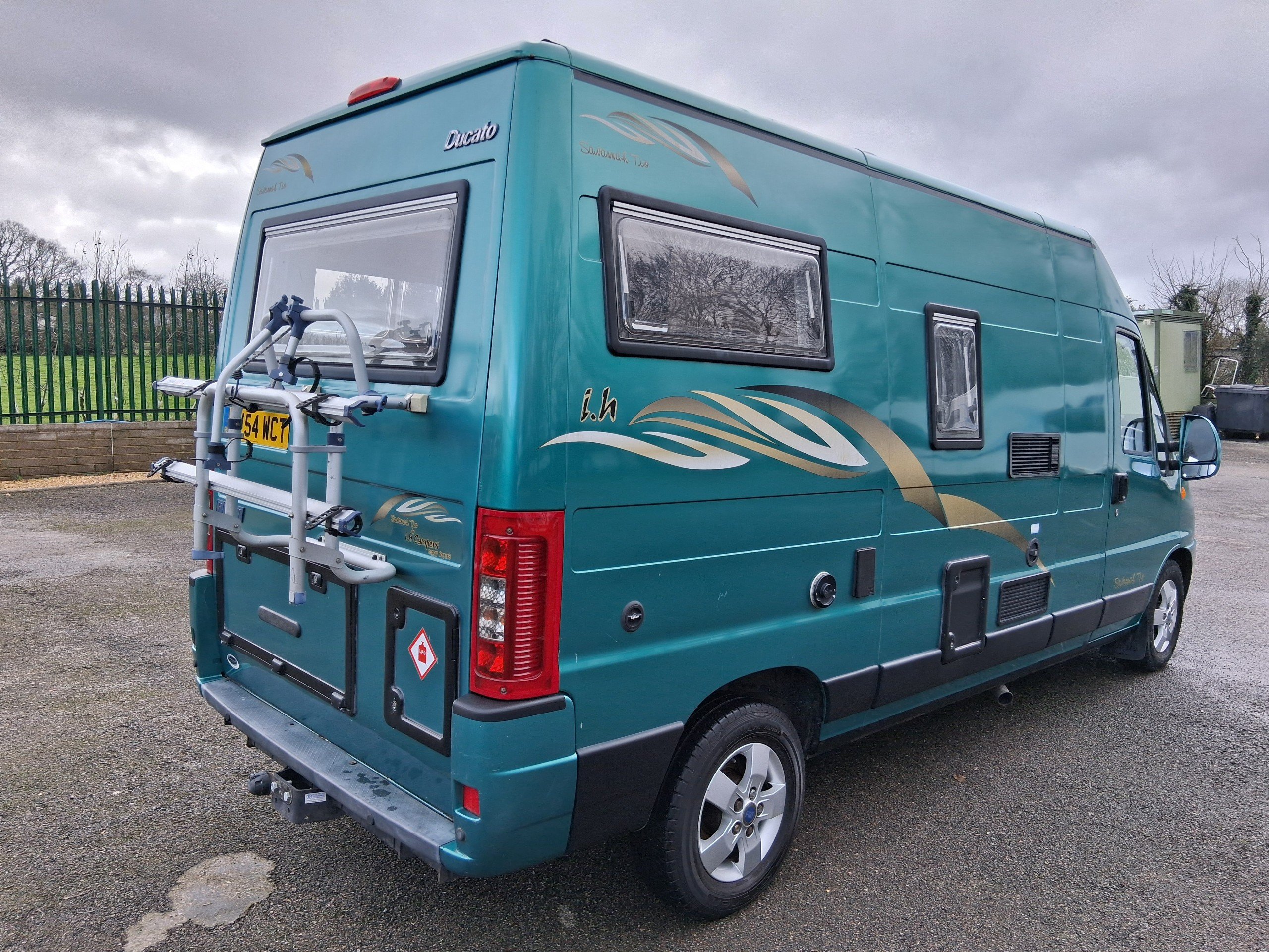 2004 IH Tio