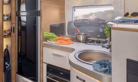 2005 Knaus Sunliner 608 L 4-Berth Coachbuilt with Drop-Down Bed