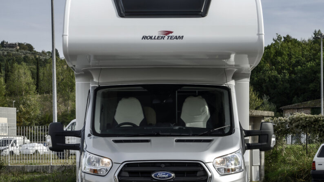 Roller Team Auto-Roller 746 2019 Automatic with Rear Bunk Beds