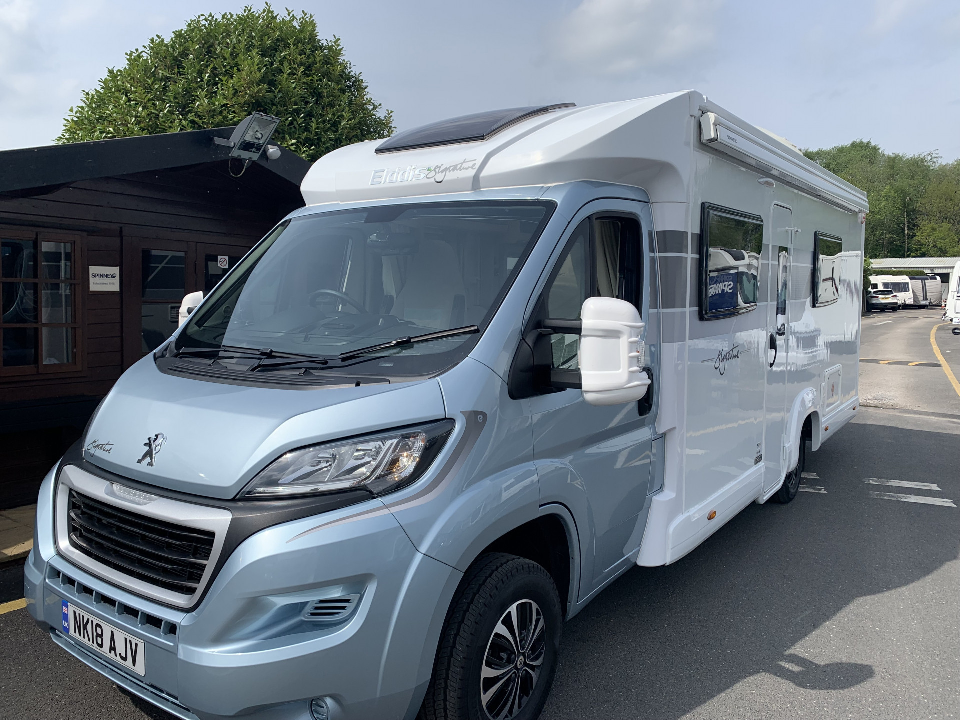 Elddis Signature 185