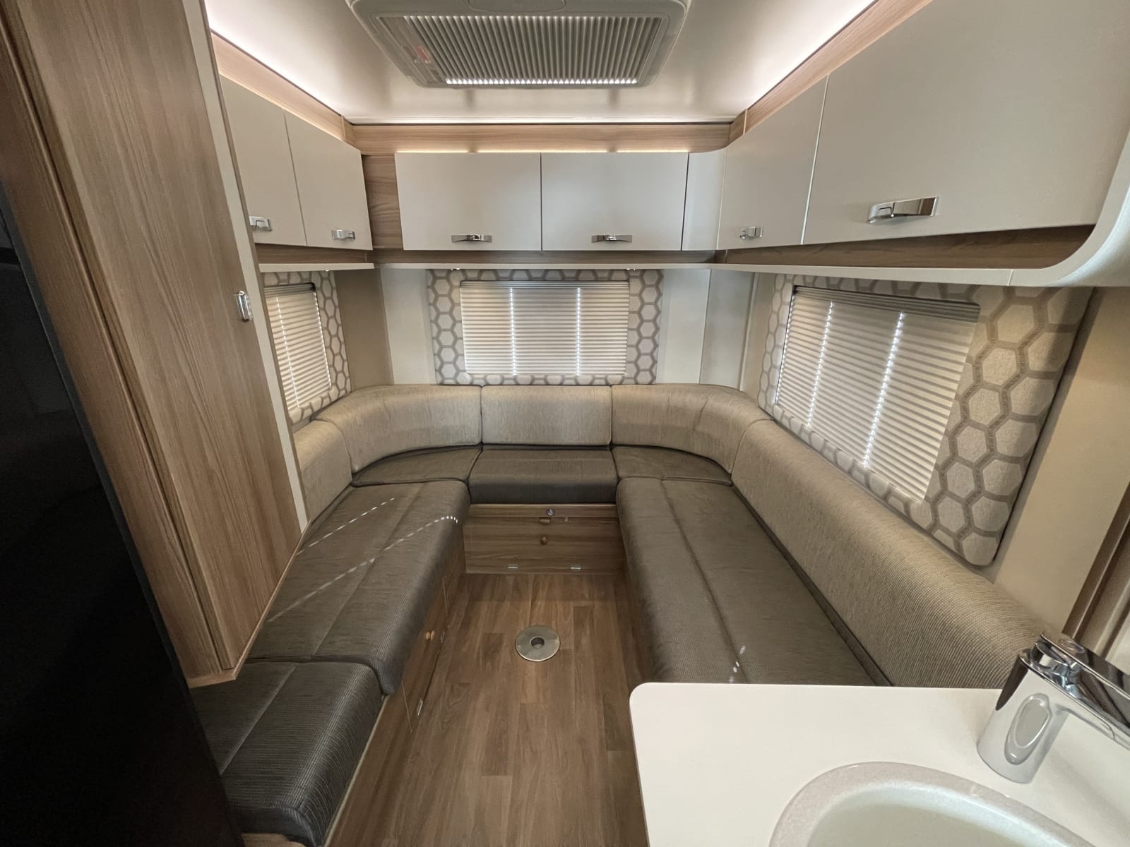 2024 Swift Escape 674 140BHP Automatic 6 Berth Motorhome