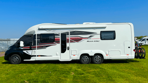 Swift Kon-Tiki 874 180BHP Auto