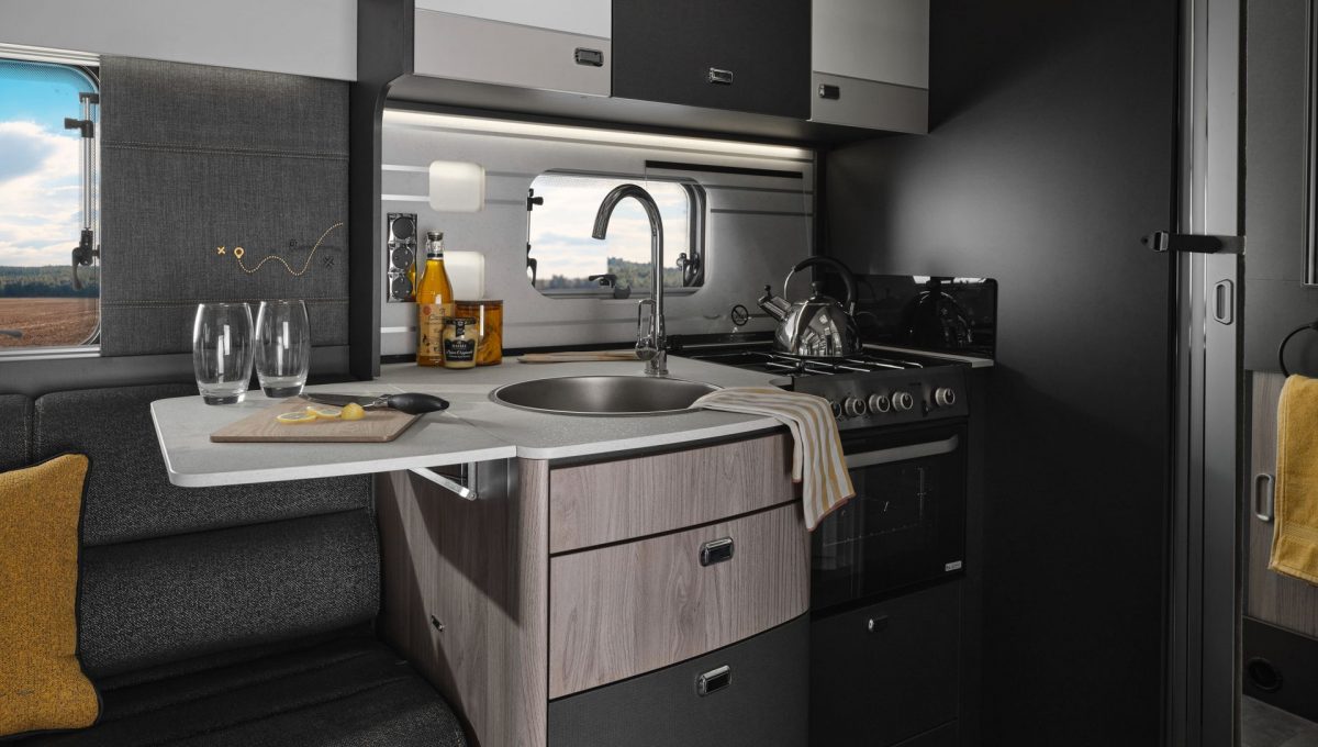 Swift Trekker 584
