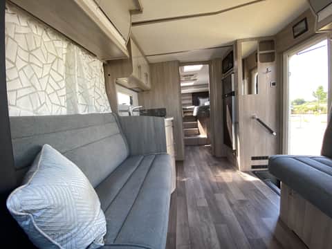 2000 Coachman Travel Master 4 Berth Motorhome with Fixed Bed
