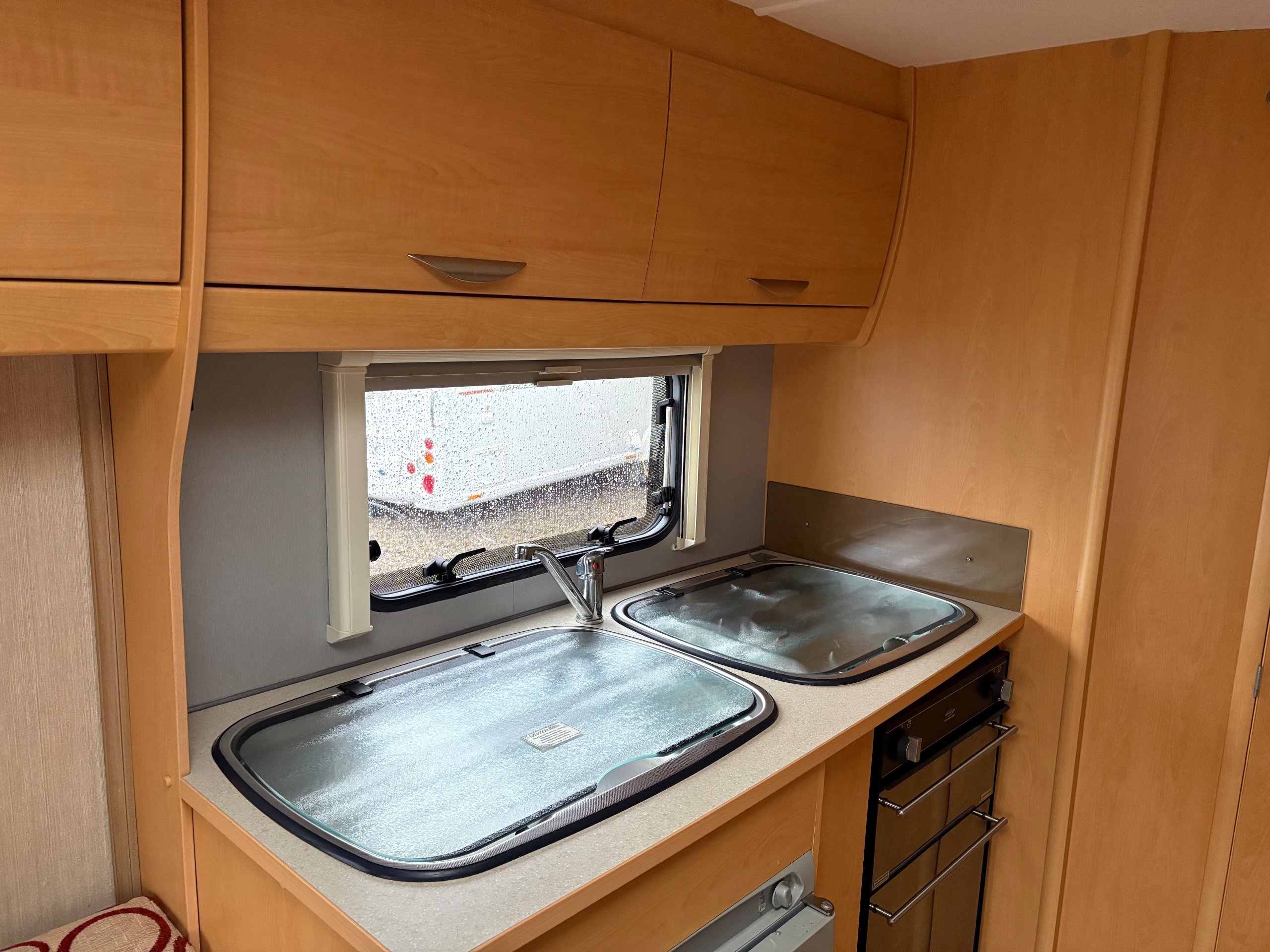 2010 Xplore 452 - Lightweight 2-Berth Caravan with Fixed Island Bed