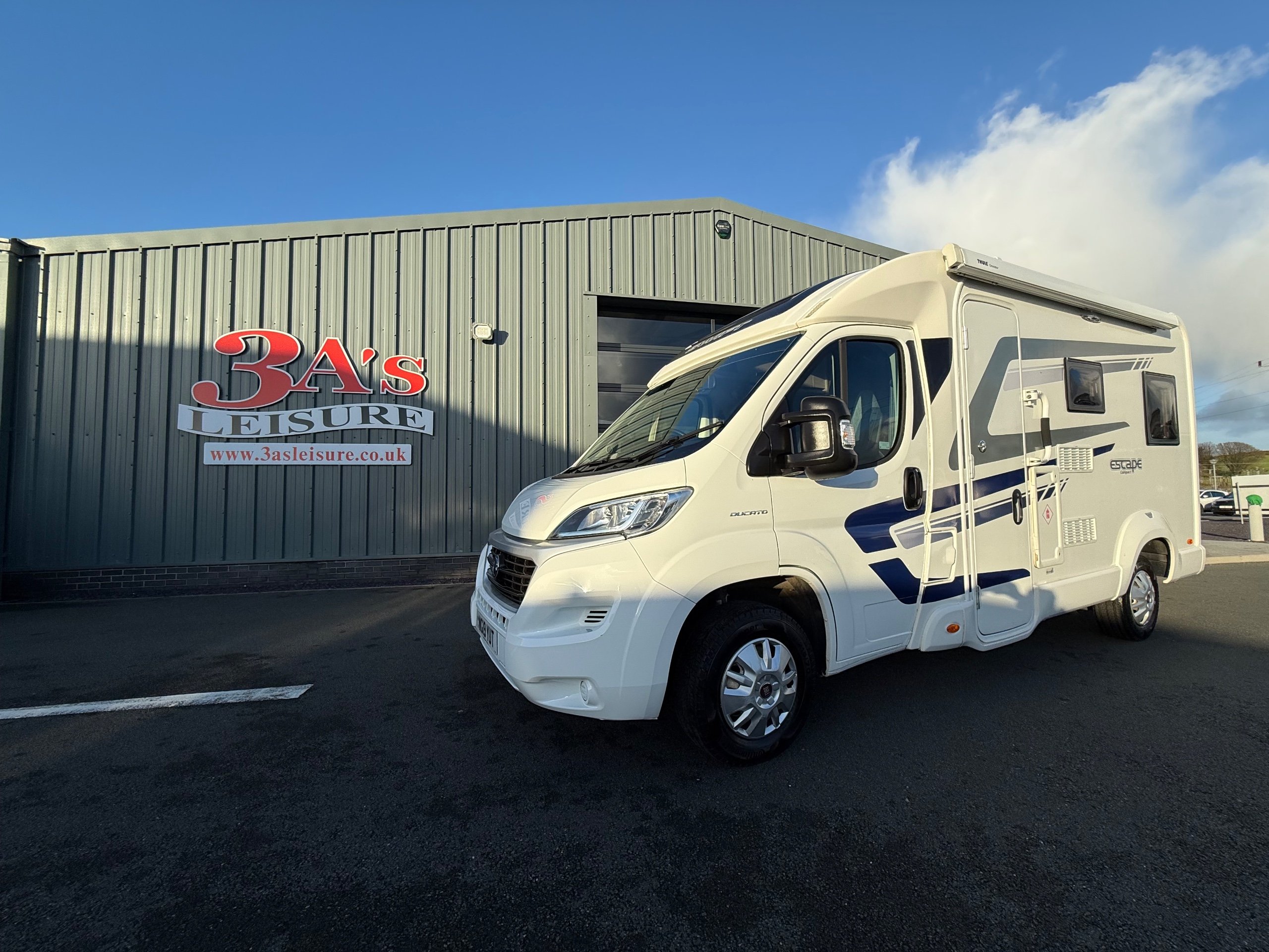 2019 Swift Escape 2-Berth Motorhome with End-Washroom