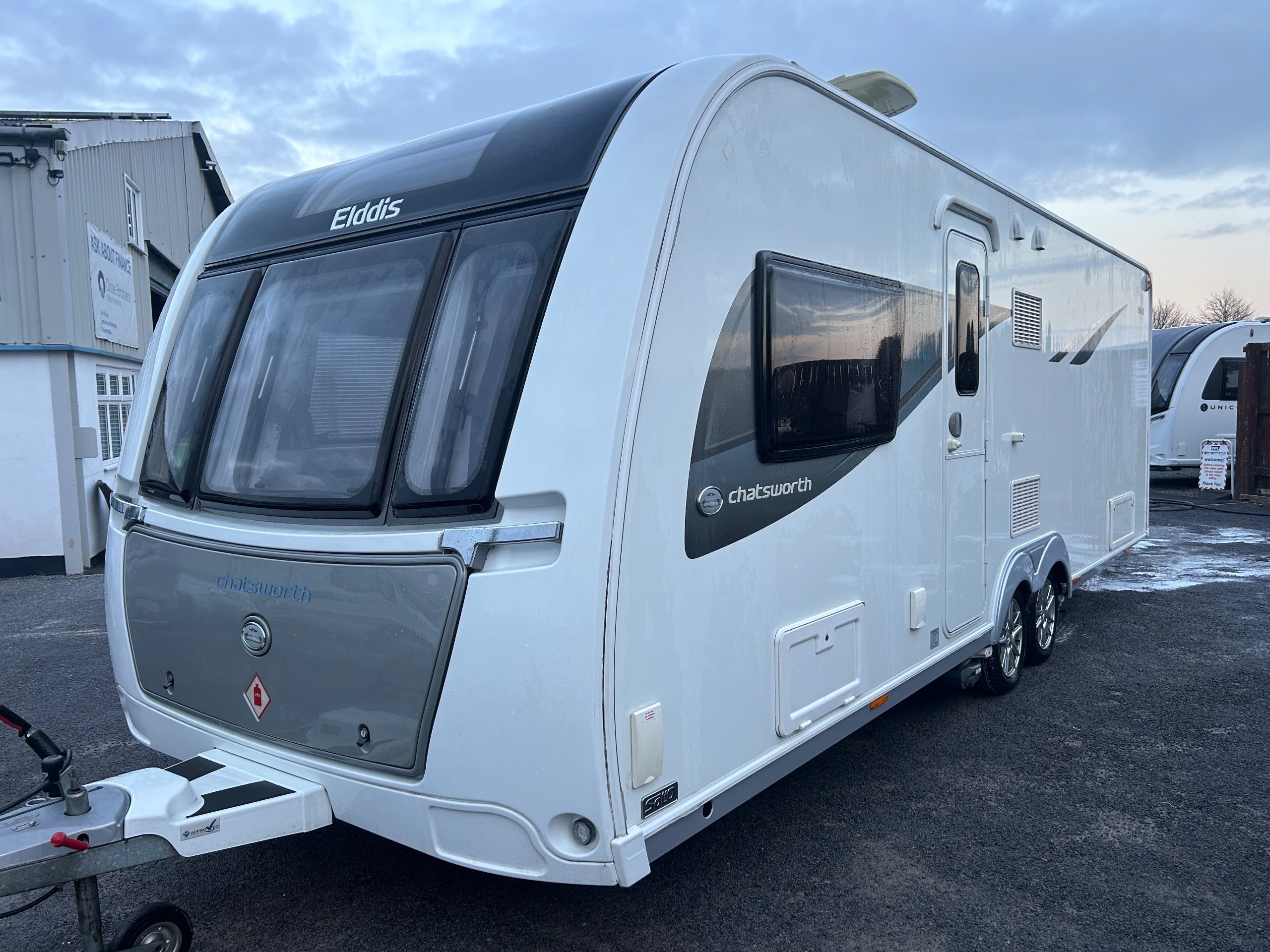 2019 Elddis Chatsworth 860 4-Berth Caravan with Island Bed and Quad Motormover