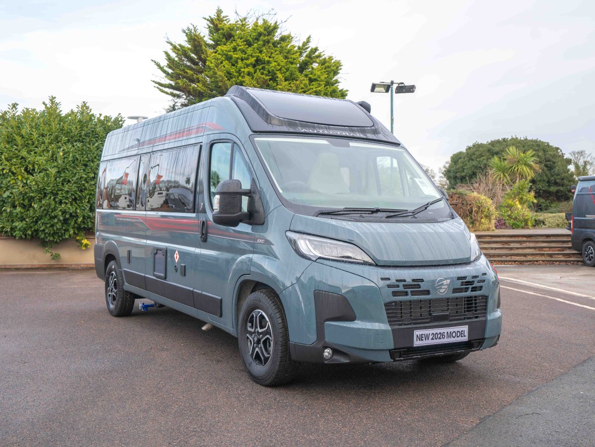 Auto-Trail V-Line 610 Sport 140BHP Auto 2-Berth Rear-Lounge Campervan