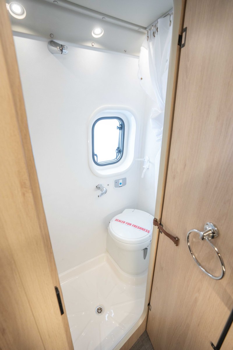 Auto-Trail Adventure 65 140BHP Auto