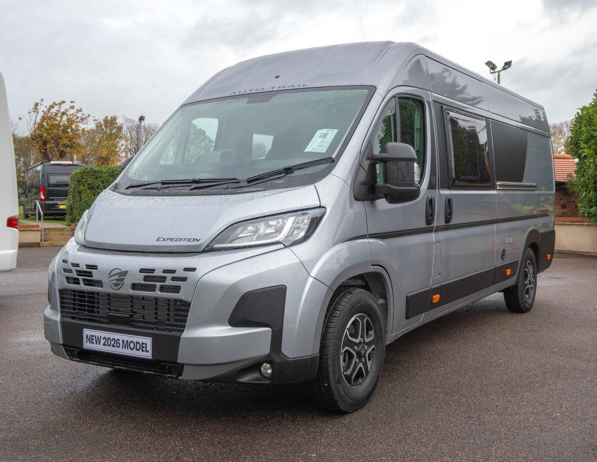 Auto-Trail Expedition 68 XL Flex 140BHP Auto