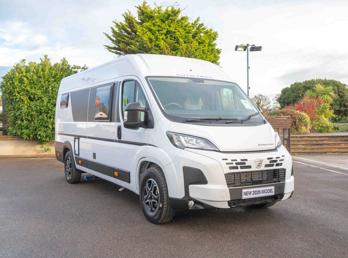 Auto-Trail Expedition 68 XL Flex 140BHP Automatic 2-Berth