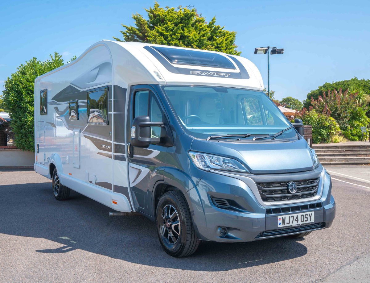 2024 Swift Escape 694 140BHP