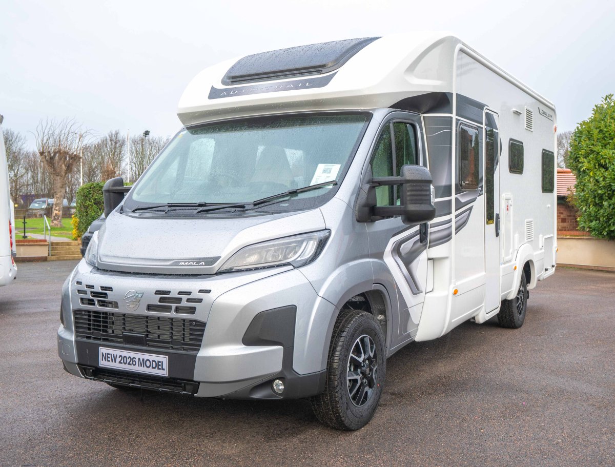 Auto-Trail Imala 736 140BHP Lo Line Auto