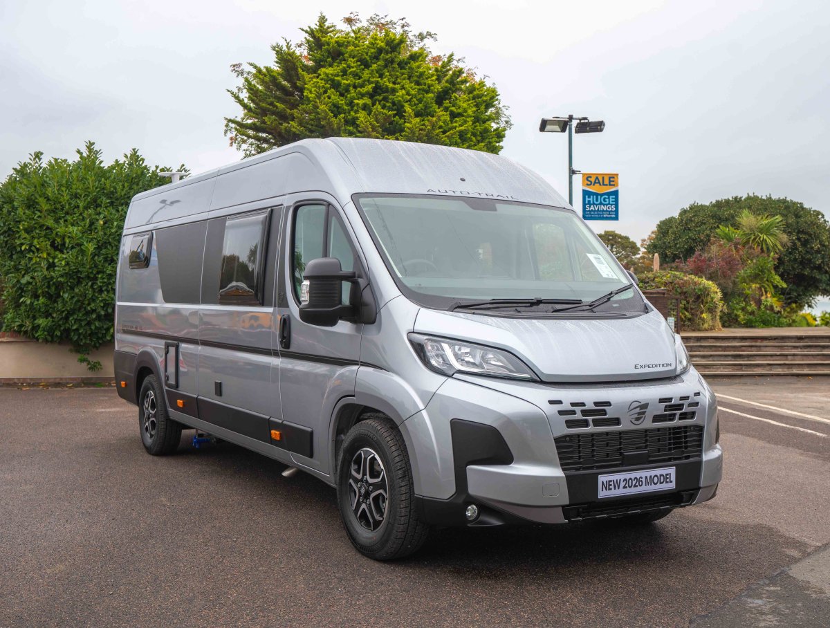 Auto-Trail Expedition 68 XL 140BHP Automatic 2-Berth Motorhome