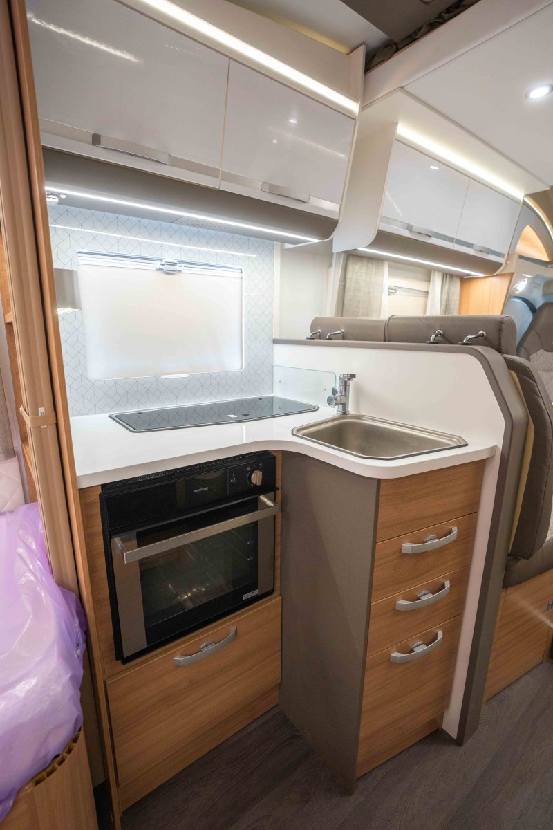 Adria Matrix Supreme 670 SLT 160BHP