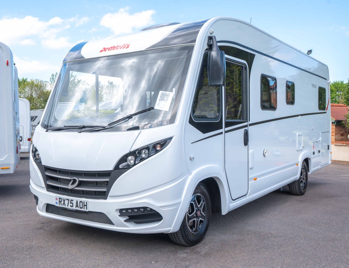 Dethleffs Trend i7057DBL 180BHP Auto