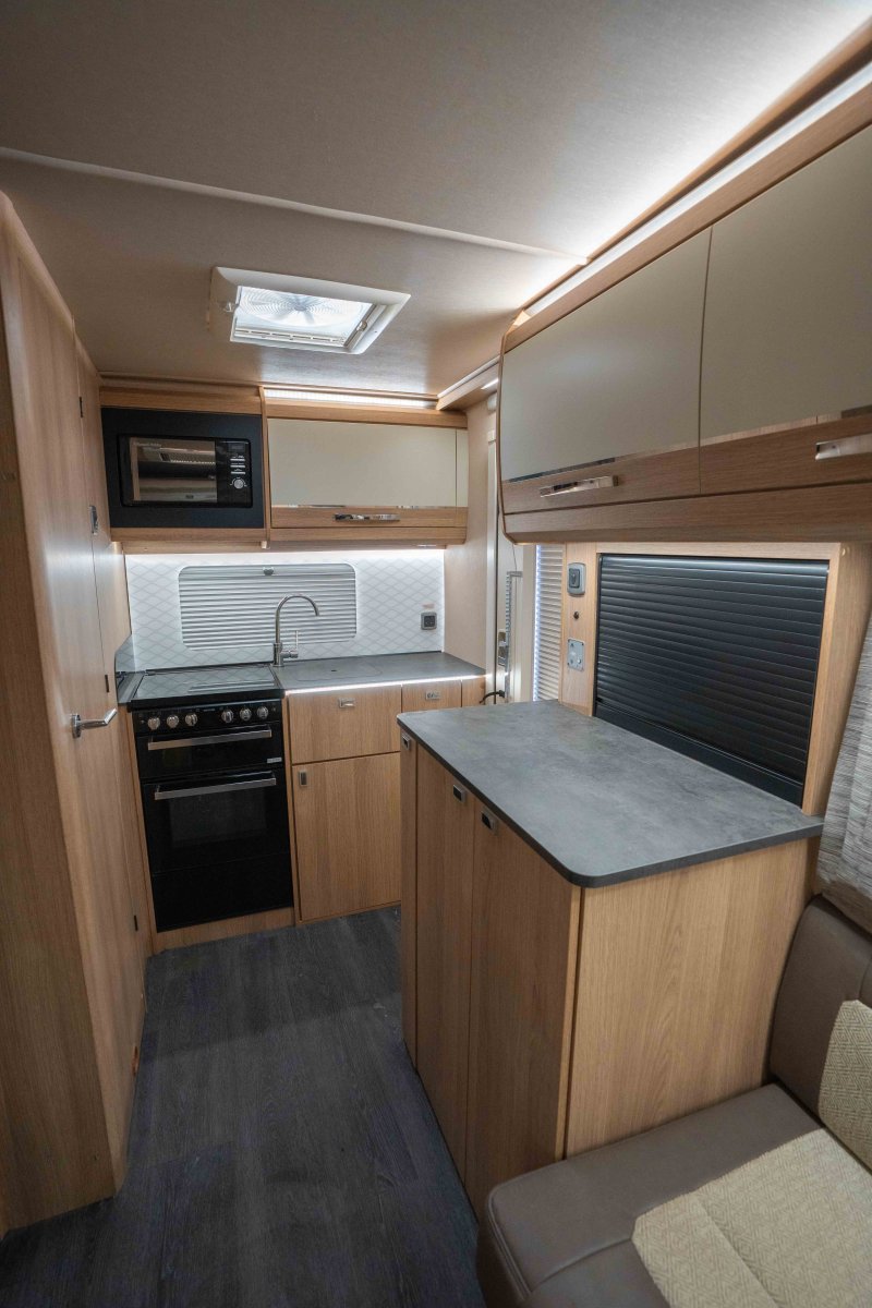 Auto-Trail Tracker EKS 140BHP