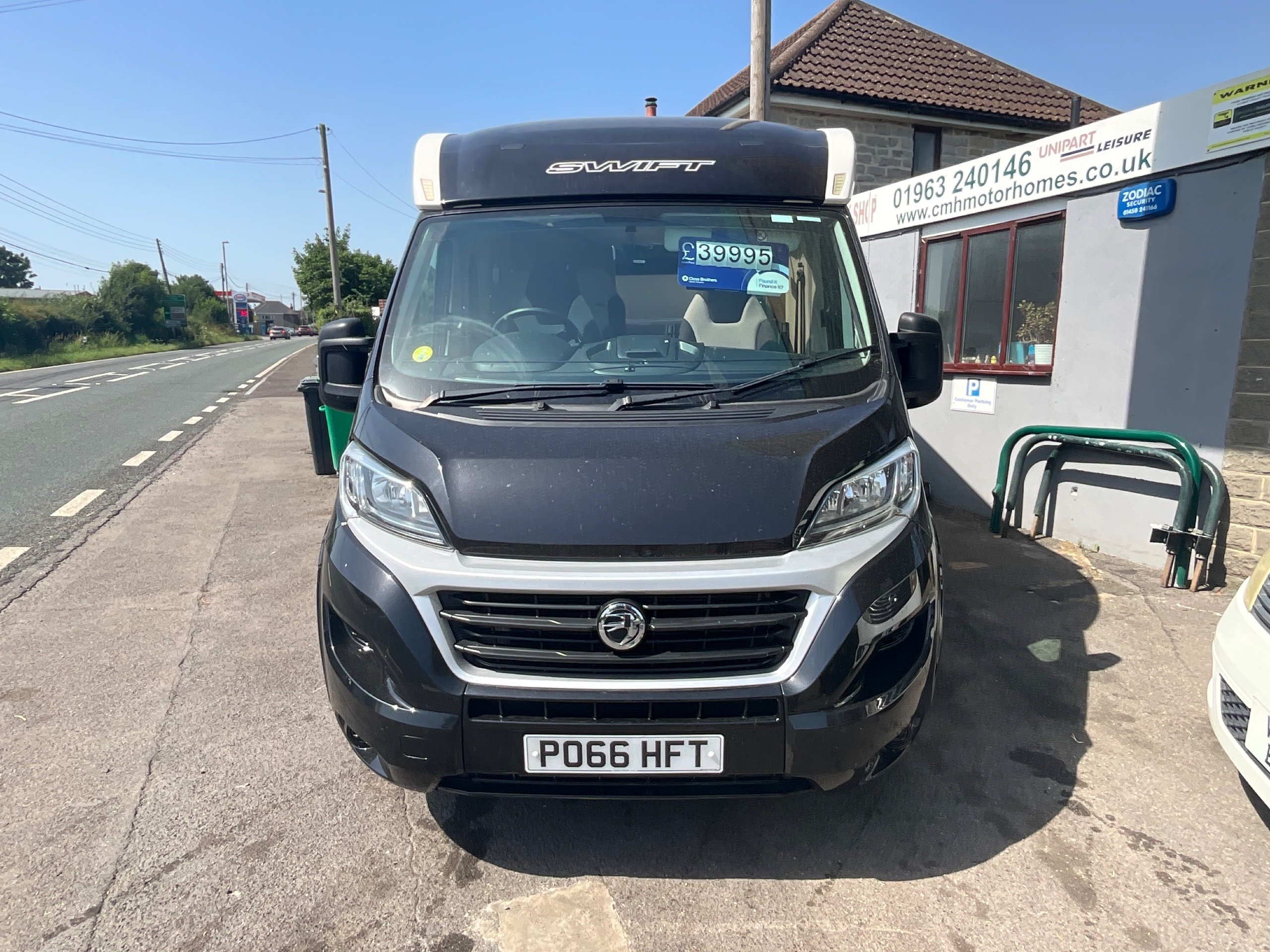 Swift Rio 325