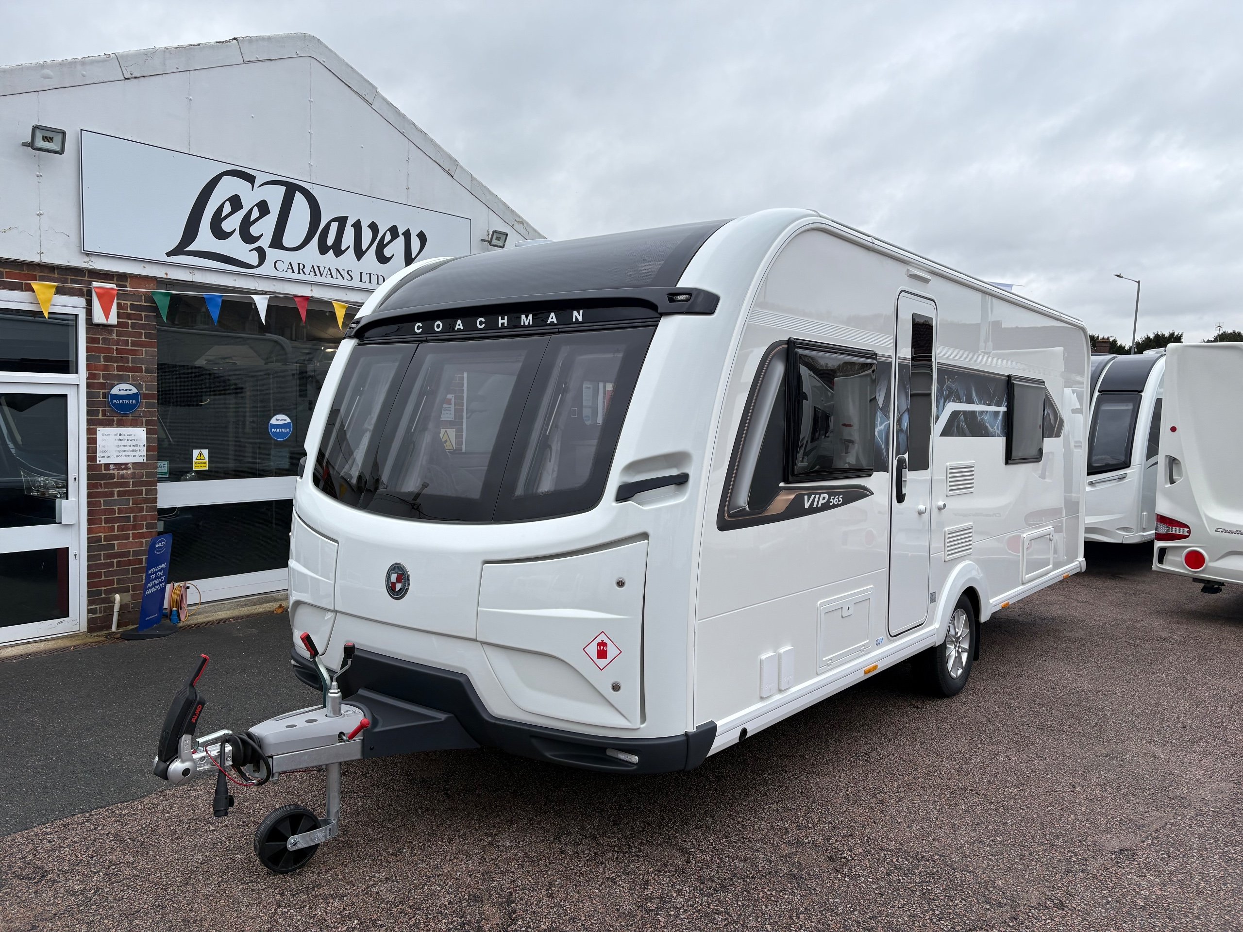2026 Coachman VIP 565