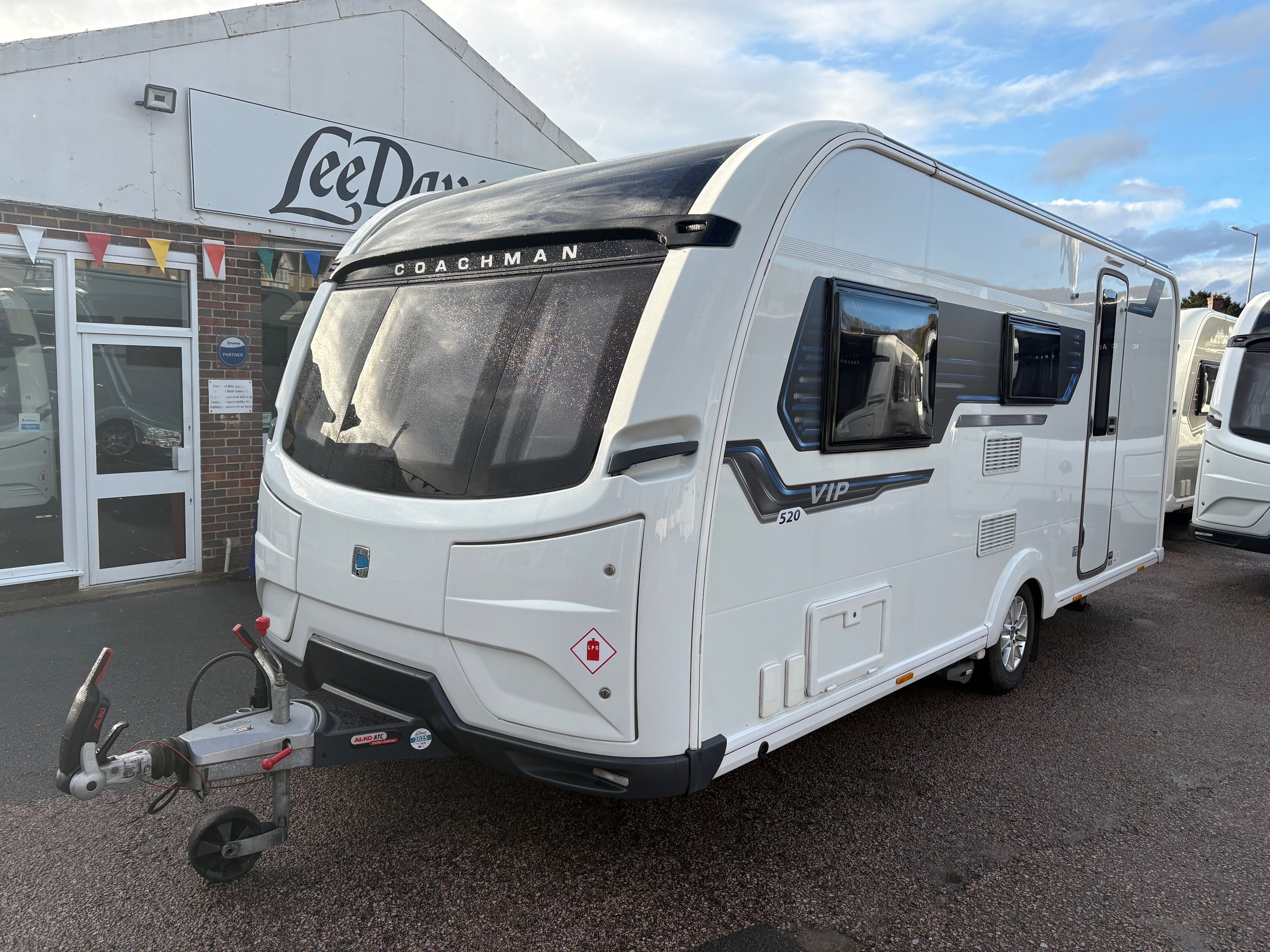 2020 Coachman VIP 520