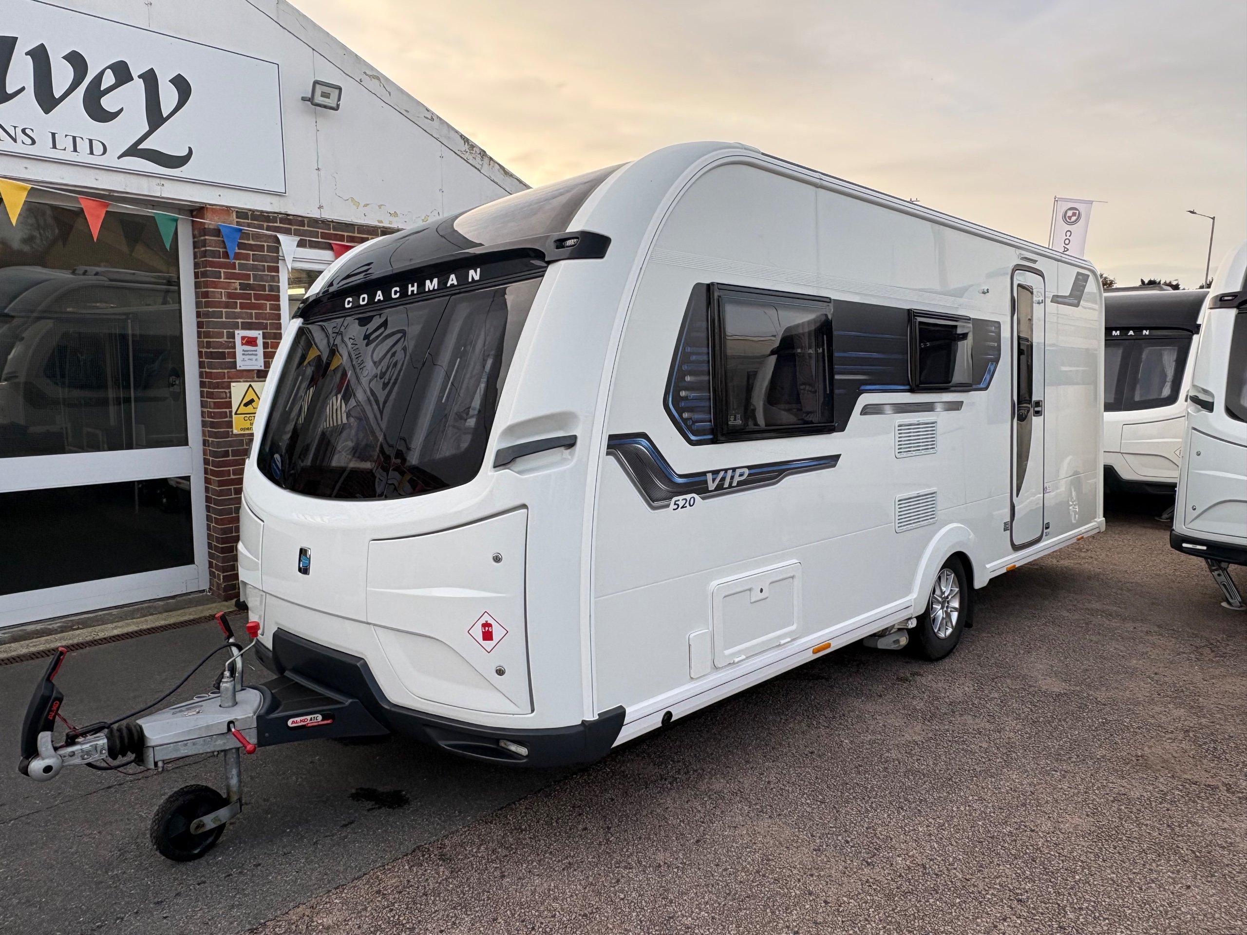 2019 Coachman VIP 520