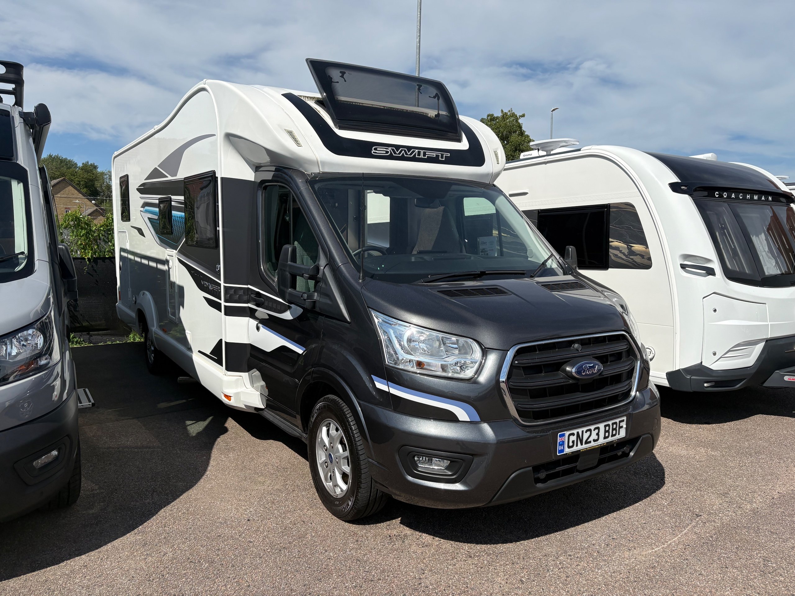 Ford Transit Voyager 594