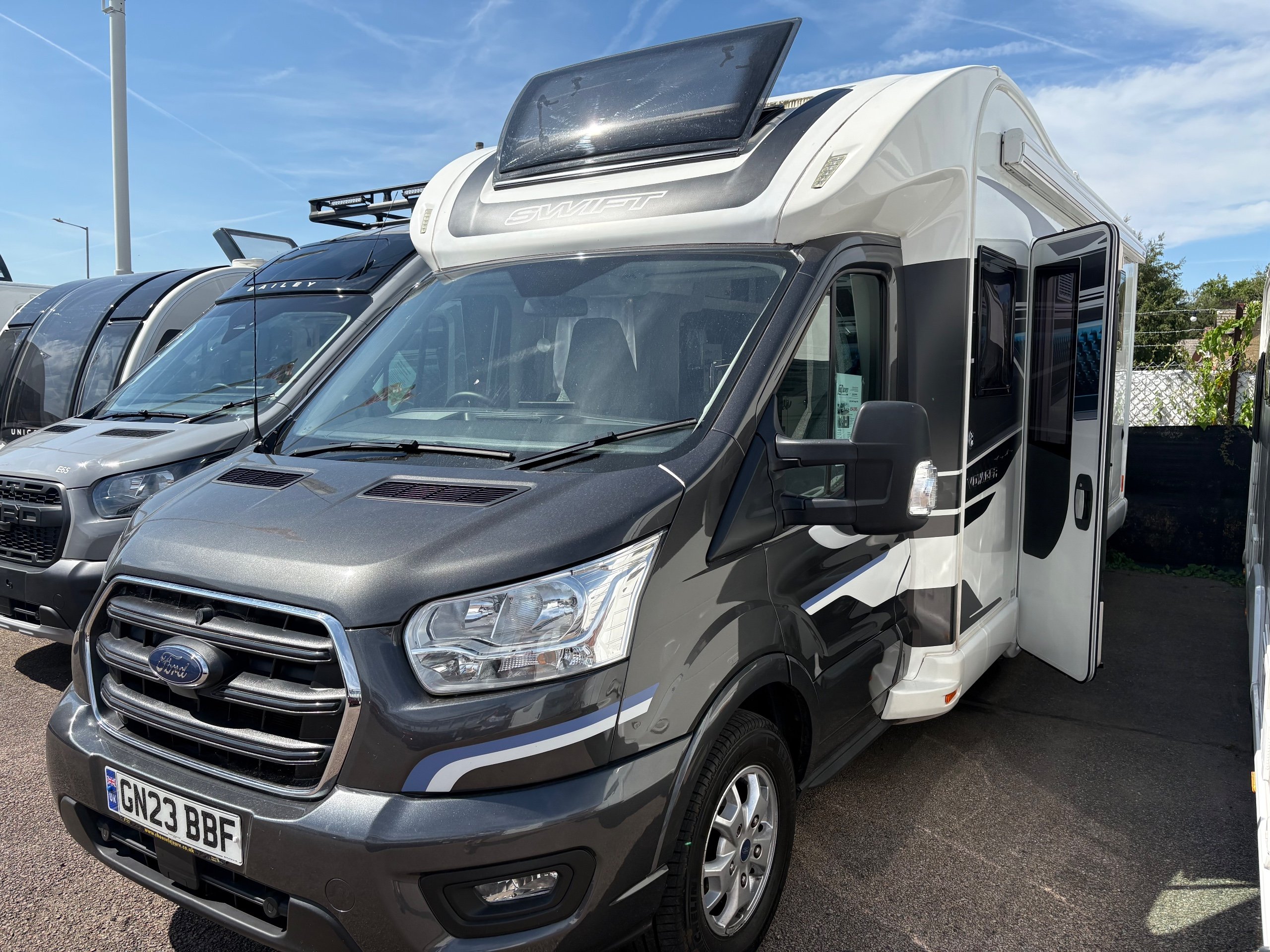 Ford Transit Voyager 594