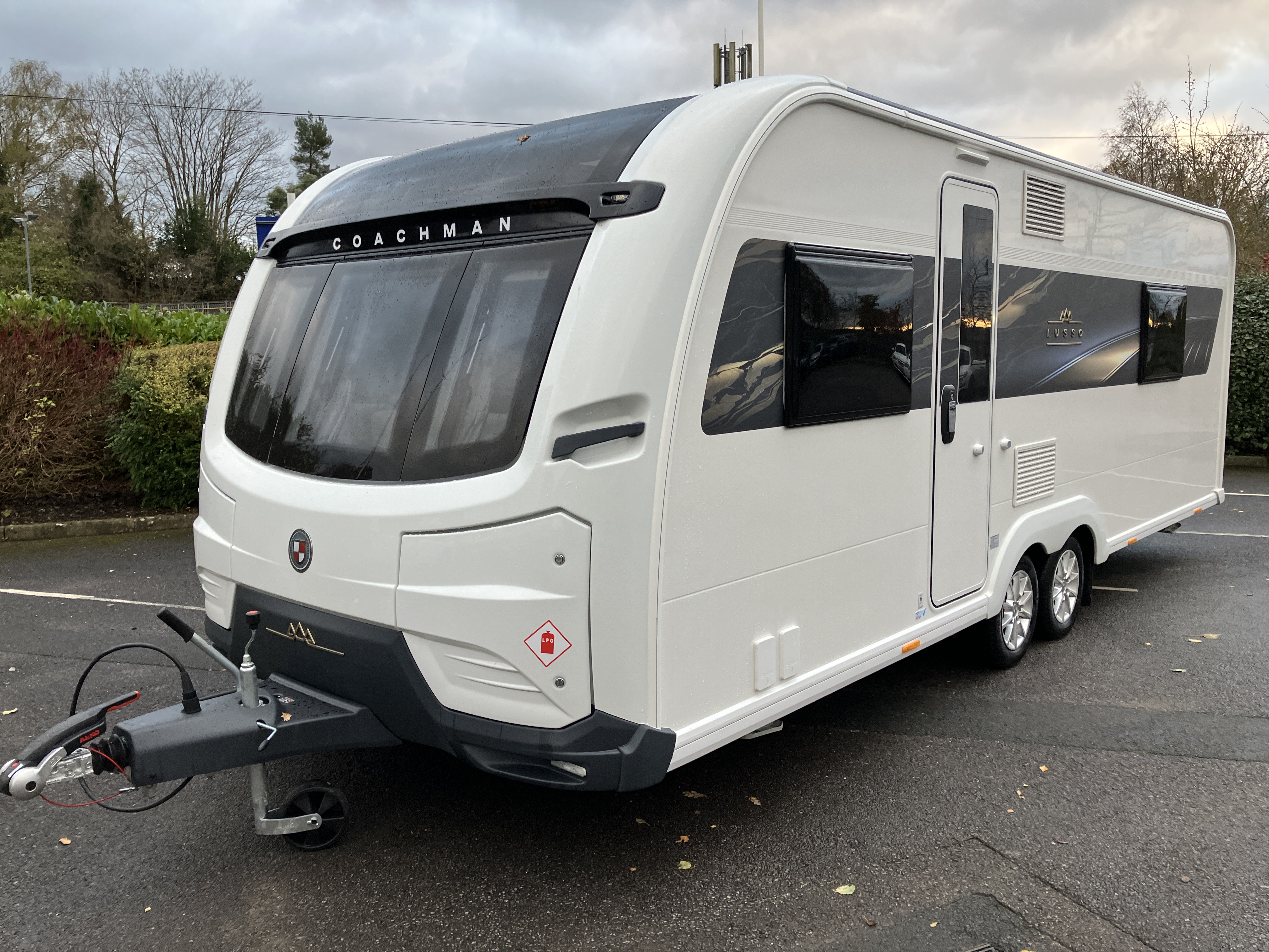 Coachman Lusso II (2022) 4-Berth Twin Axle Caravan with Fixed Island Bed - Exterior - Front