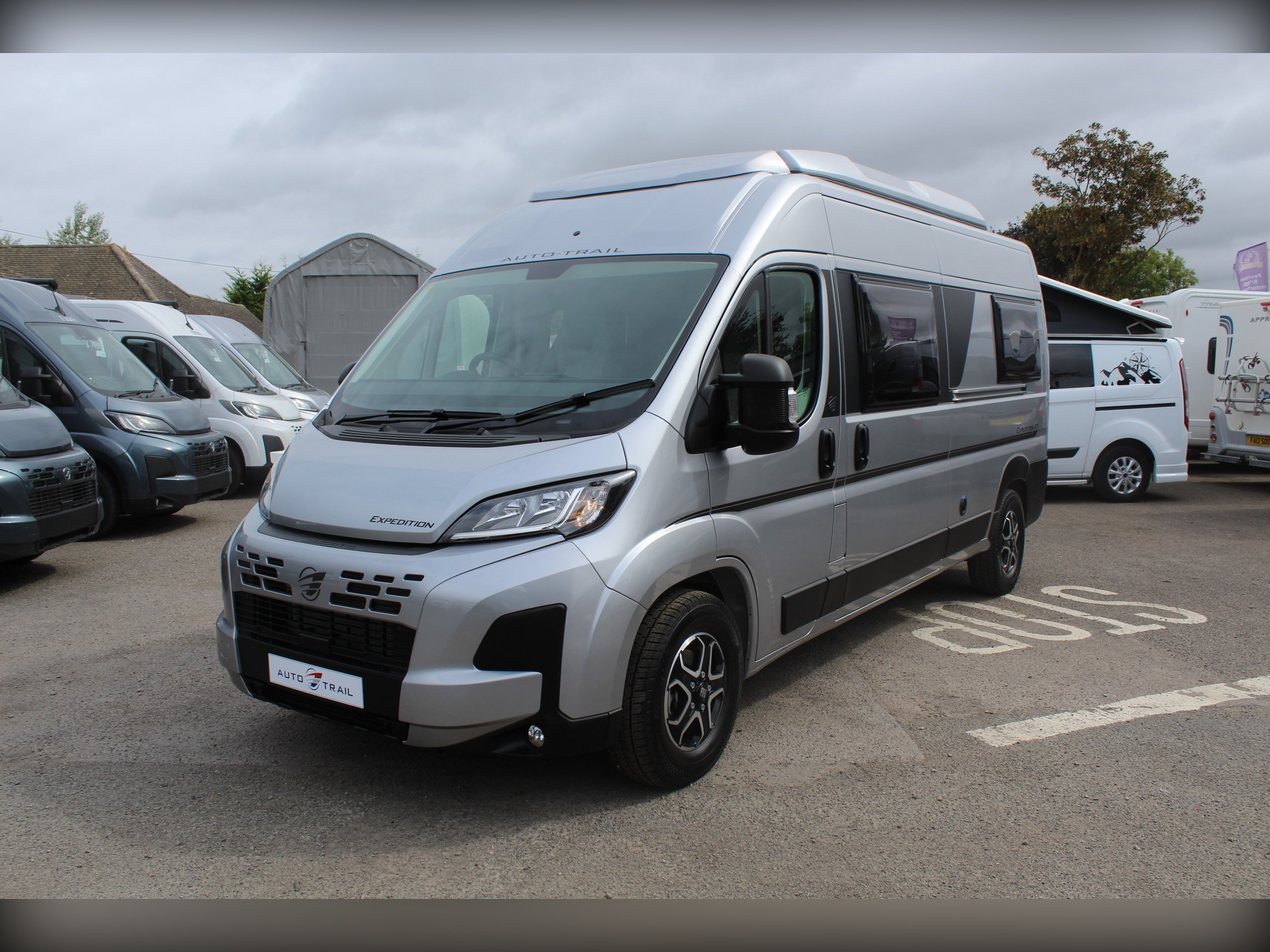 2025 Auto-Trail Expedition 67 POP TOP ROOF, AUTOMATIC