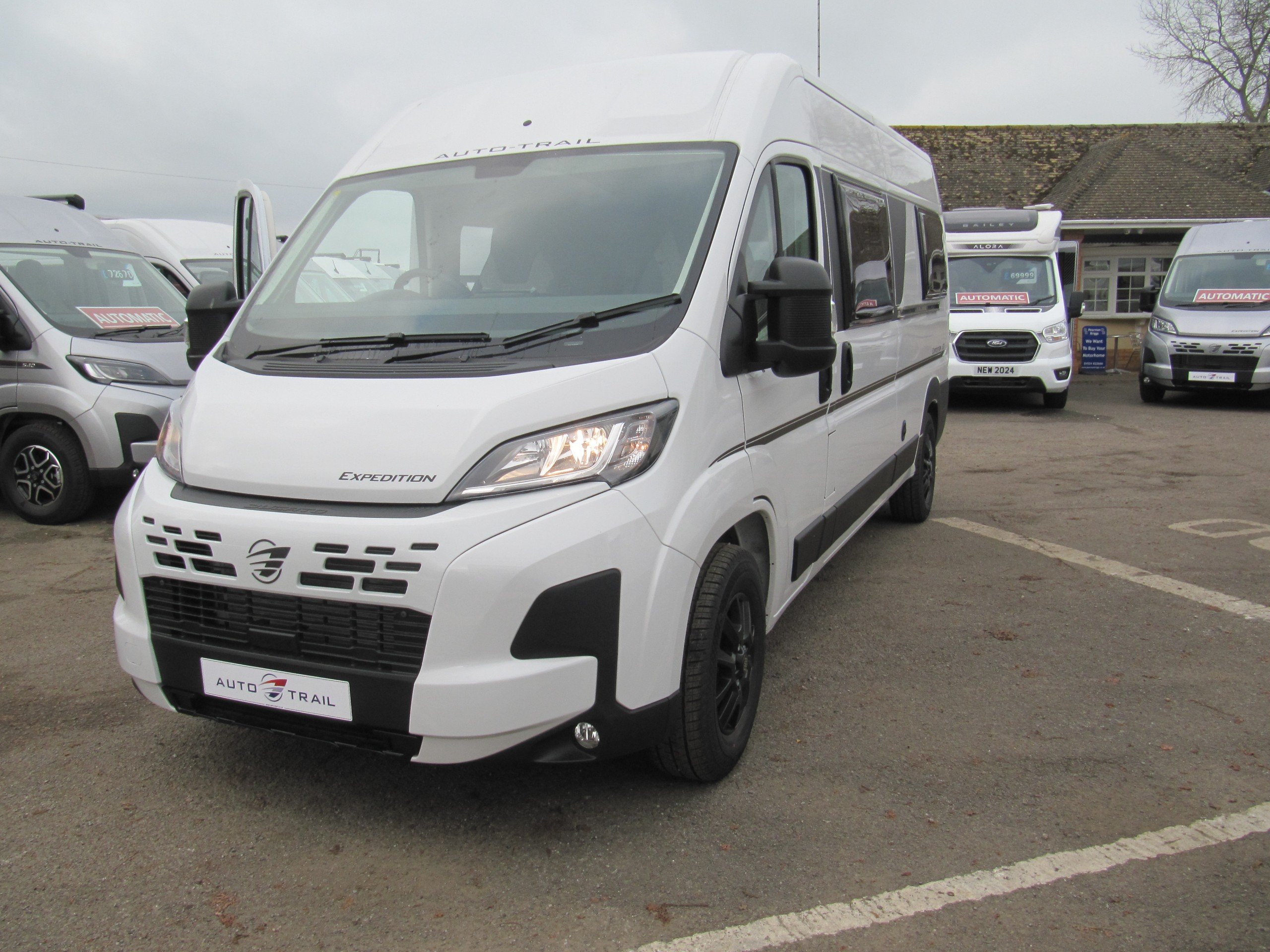 2025 Auto-Trail Expedition 67